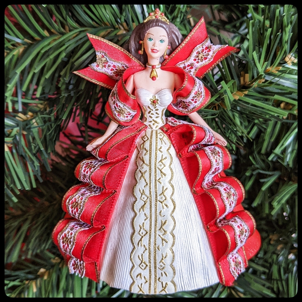 Hallmark Holiday Barbie 1997 Ornament